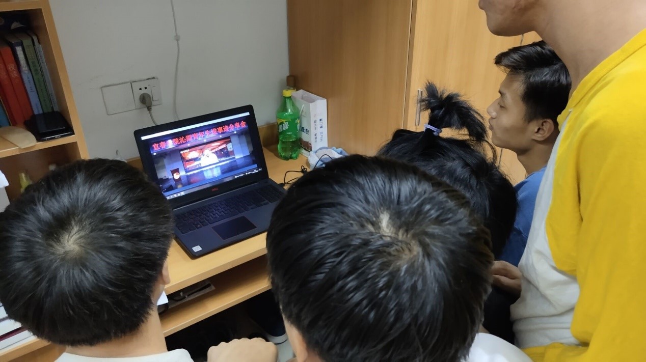"绽放战疫青春 坚定制度自信"线上主题团日活动暨"青春,在战疫中绽放"